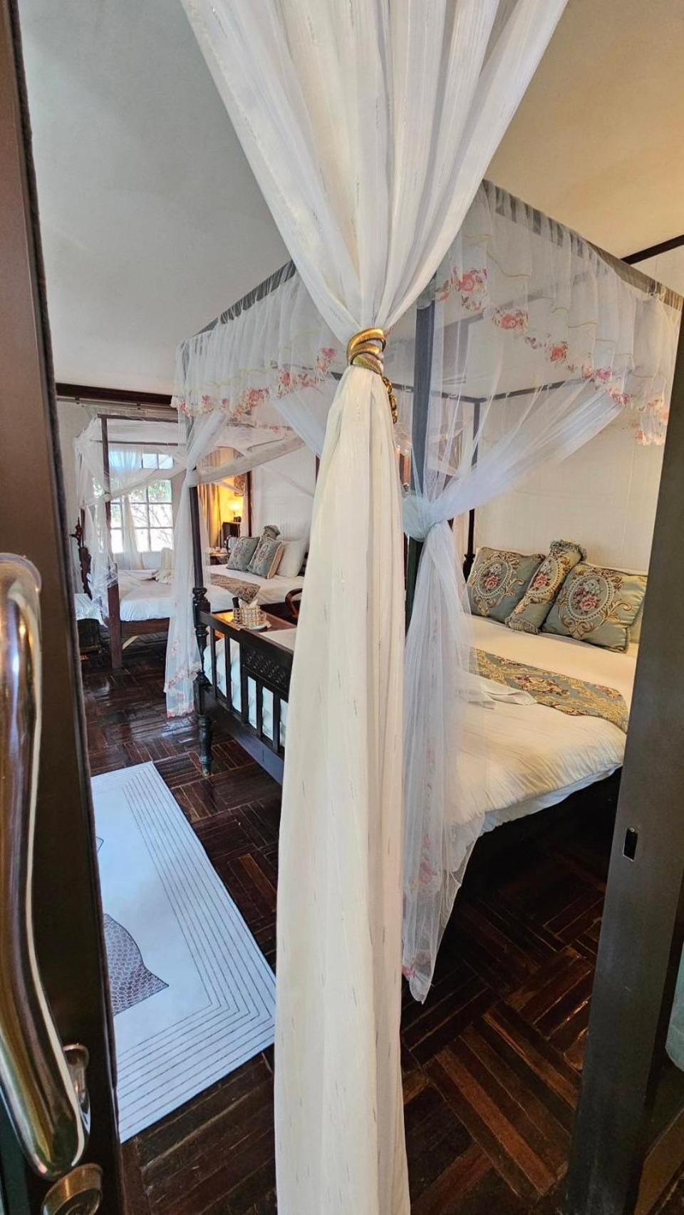 The Antique Riverside Resort Ban Pong  Экстерьер фото